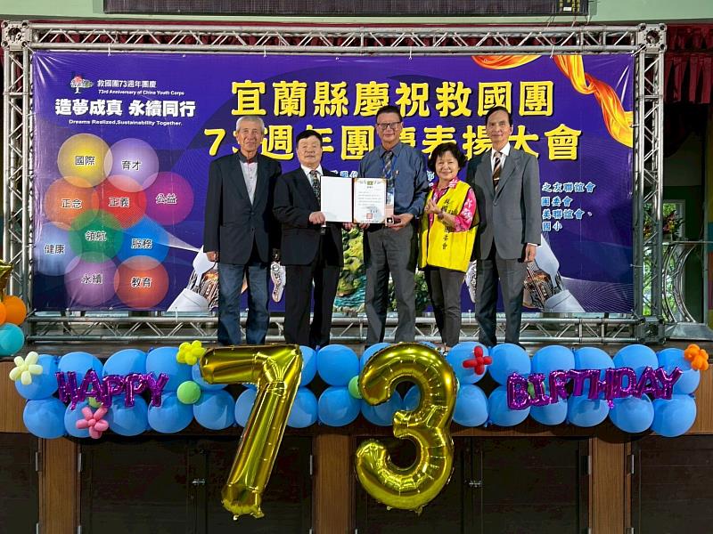 頒發榮譽狀吳廷延副主委