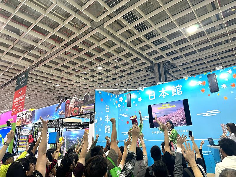 日本區舞台天天節目不斷，歡迎前來觀賞。