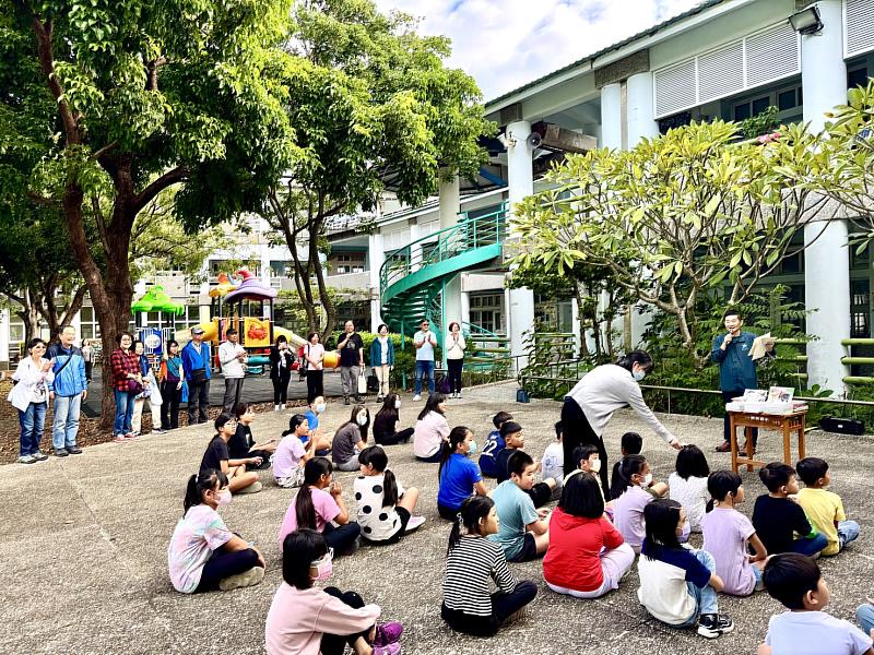 臺東救國團「書香傳千里．悅讀零距離」興隆國小贈書活動