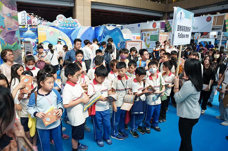 資訊月暨臺灣教育科技展 現場團體導覽-1