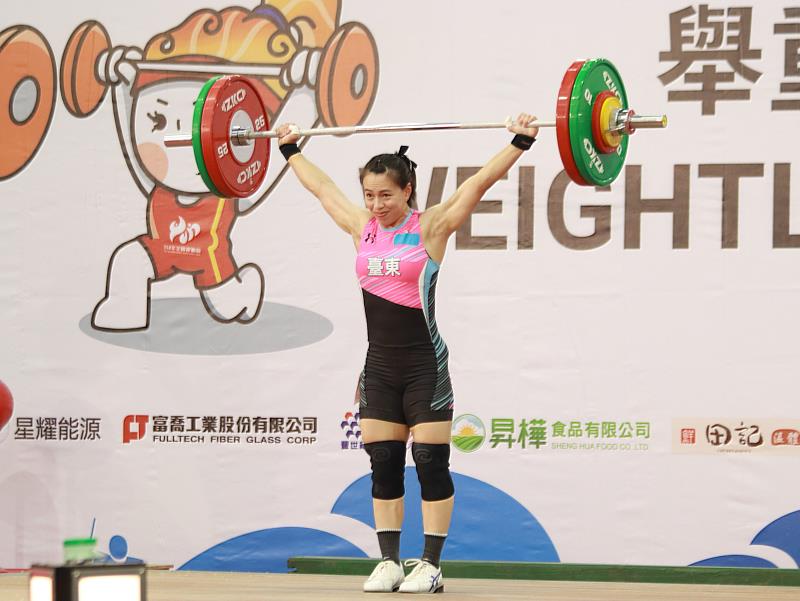 「富邦 Dream Team」舉重女神於2025年全國運動會奪金,其中挺舉與總和皆刷新大會紀錄!(新聞照片:114年全運會提供)