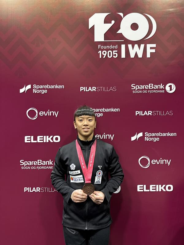 「富邦 Dream Team」舉重好手陳冠伶於2025年世界舉重錦標賽挺舉以113公斤奪下銅牌。