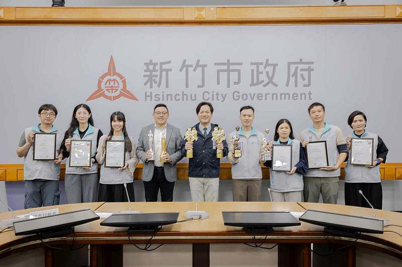 城銷處團隊獻獎大合照。