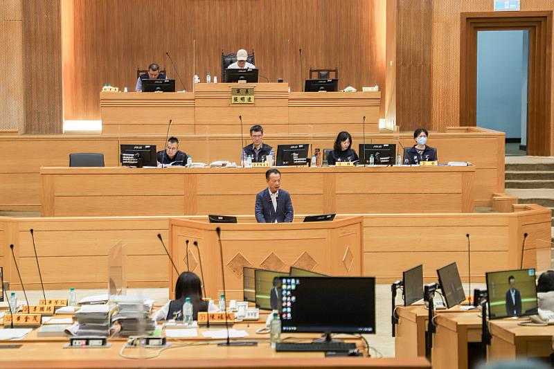 翁章梁赴議會施政總報告：打造嘉義黃金10年-2