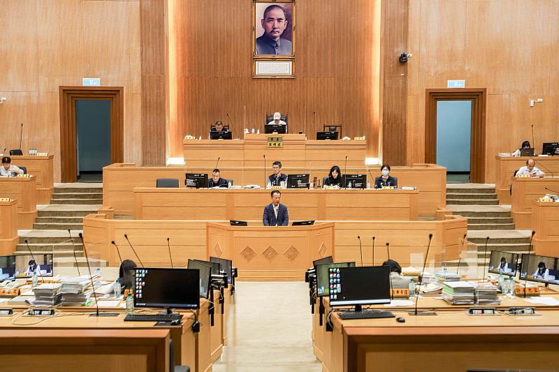 翁章梁赴議會施政總報告：打造嘉義黃金10年-3