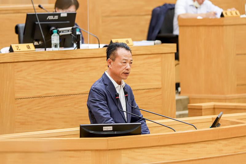 翁章梁赴議會施政總報告：打造嘉義黃金10年-4