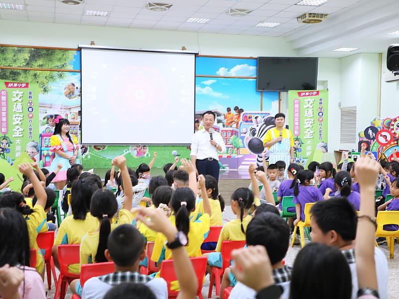 公視水果奶奶進入校園 宣導交通安全觀念