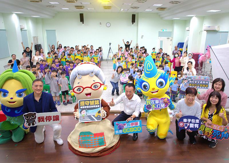 公視「水果奶奶」進入校園 宣導交通安全觀念