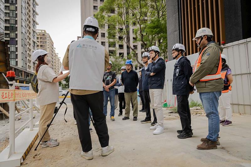 邱臣遠代理市長視察慈雲空橋工程 實際工程進度已達43.9%