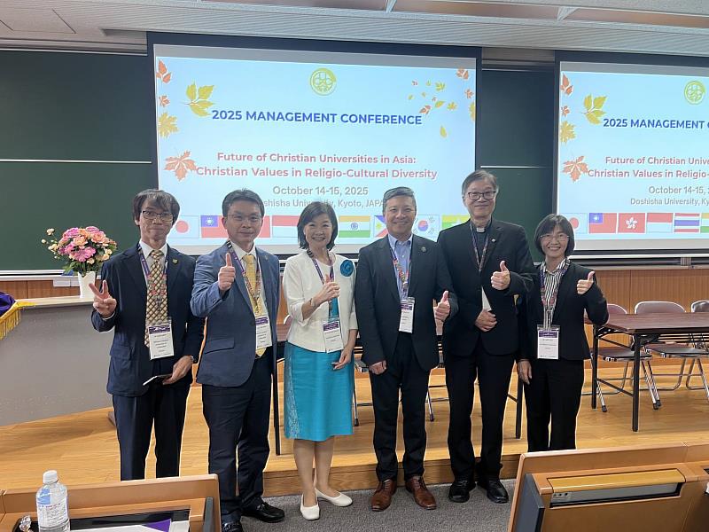 文藻團隊與台灣友校靜宜大學林思伶校長（左3）、輔仁大學藍易振校長（右3）及與會代表合影留念