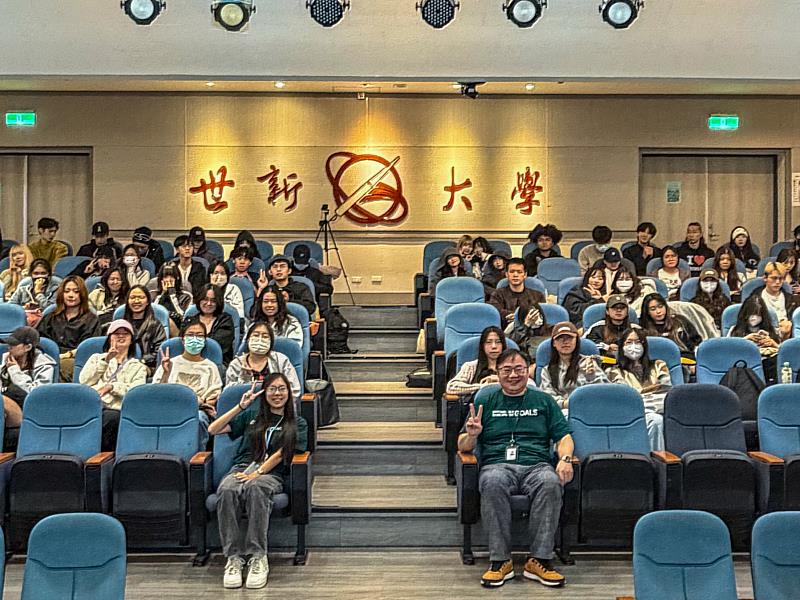 國泰集團關係企業華卡企業永續顧問與招募顧問助力世新英語暨傳播應用學系學生洞見職場趨勢。（世新大學提供）