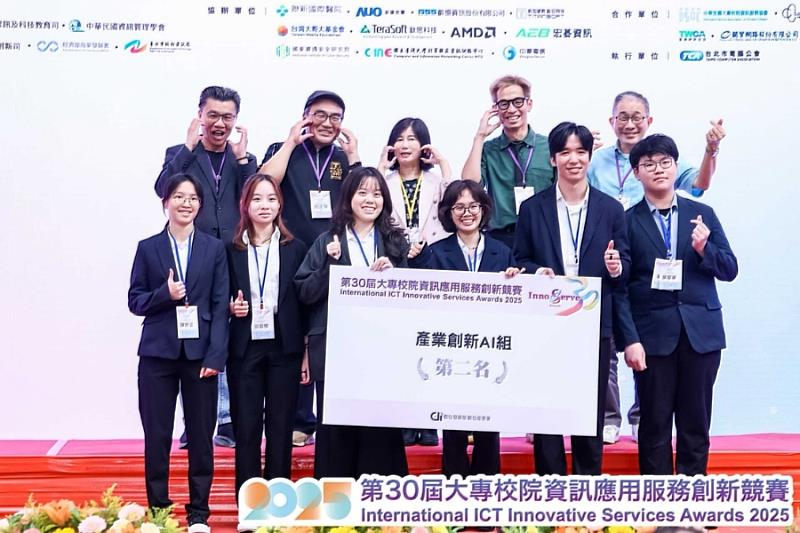 資訊系林峰正老師指導跨領域團隊，獲得第30屆大專校院資訊應用服務創新競賽「產業創新AI組」第2名，並將代表台灣參加「APICTA Awards 2025」。