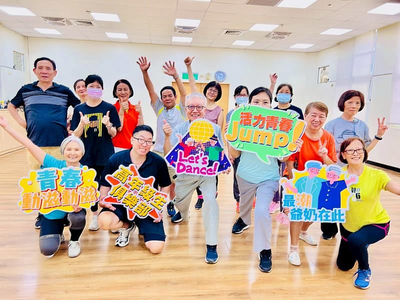 分享心得並與教練合照