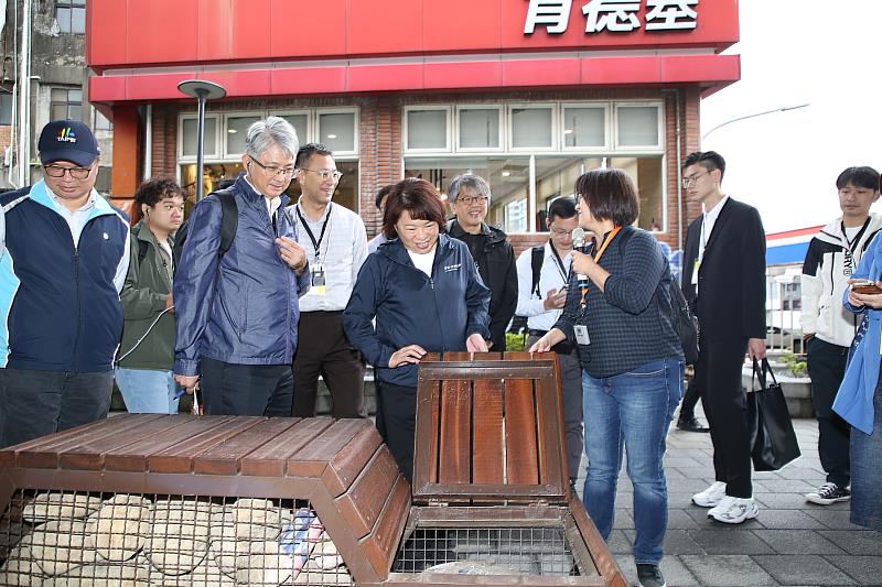 0_黃敏惠市長率隊參訪台北市士林劍潭捷運綠廊 (4)