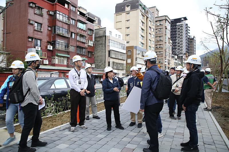 0_黃敏惠市長率隊參訪台北市磺港溪C段