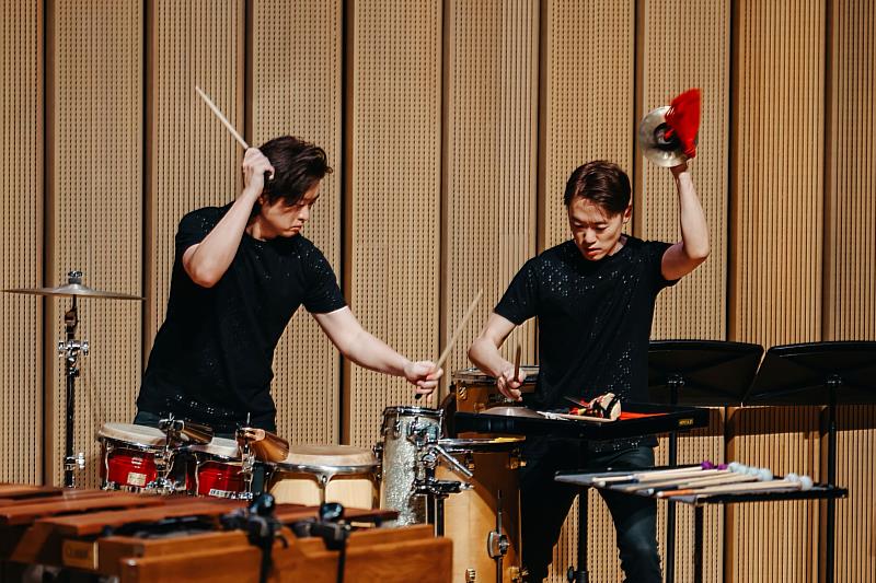打擊樂版本的《天黑黑》、《望春風》是這次雙子打擊樂團2025年美國巡迴的特色之一。（雙子打擊樂團提供）