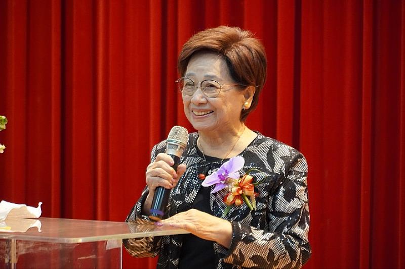 董事長楊洪秋霞表示，中華大學是一個大家庭，將確保教學品質並維護校園環境，攜手完成轉型任務。