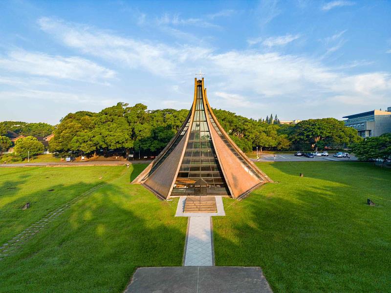 東海大學榮登2026 QS全台亞洲排名私立非醫學類大學第一 張國恩七十週年將以...