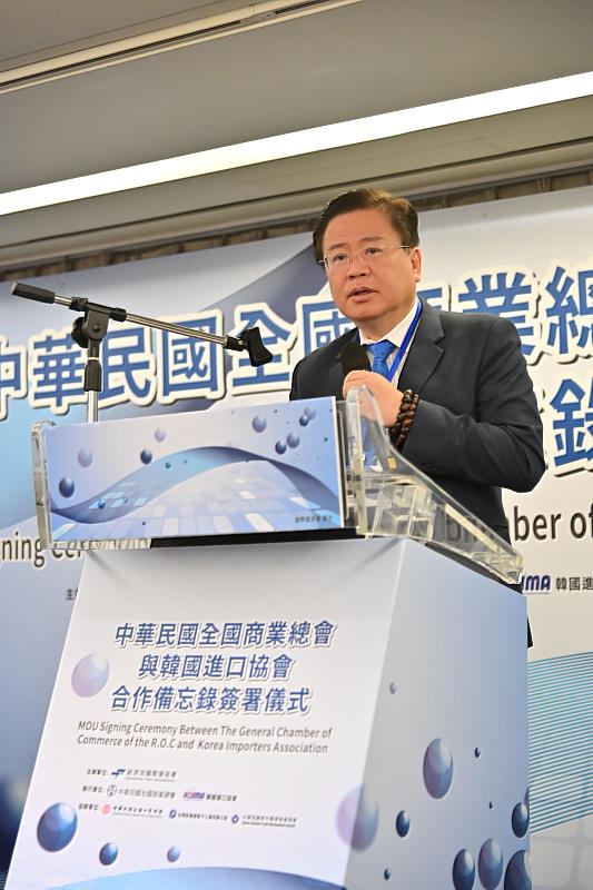 全國商業總會辦理「臺韓產業交流論壇暨合作備忘錄簽署與商業媒合會」許舒博理事長 致詞。圖/中華民國全國商業總會 提供