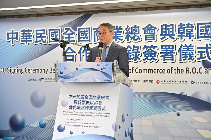 經濟部國際貿易署劉威廉署長上臺致詞。圖／中華民國全國商業總會 提供