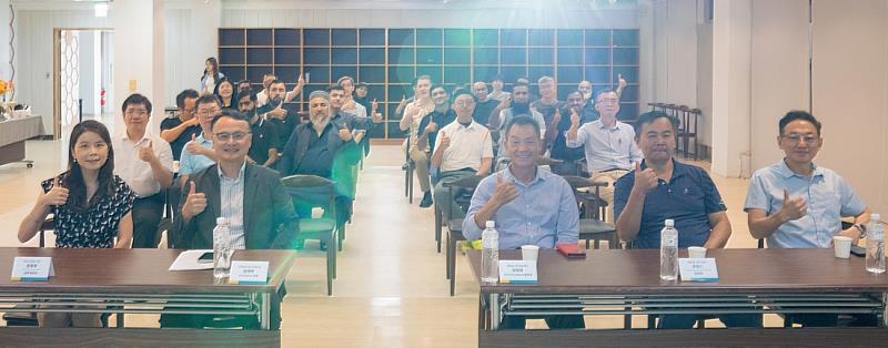 圖片五 在溫馨愉快的氛圍中，我們以合照為本次活動留下美好印記。願這份連結，成為跨文化交流與合作的起點。