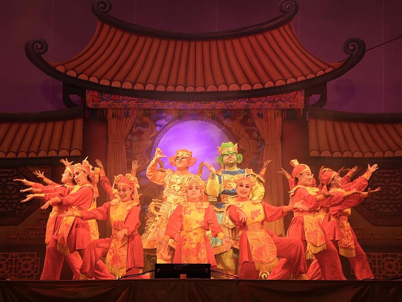 紙風車劇團來了！「順風耳的新香爐」11月7日東石國中登場-5