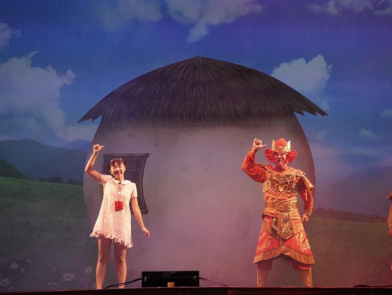 紙風車劇團來了！「順風耳的新香爐」11月7日東石國中登場-4