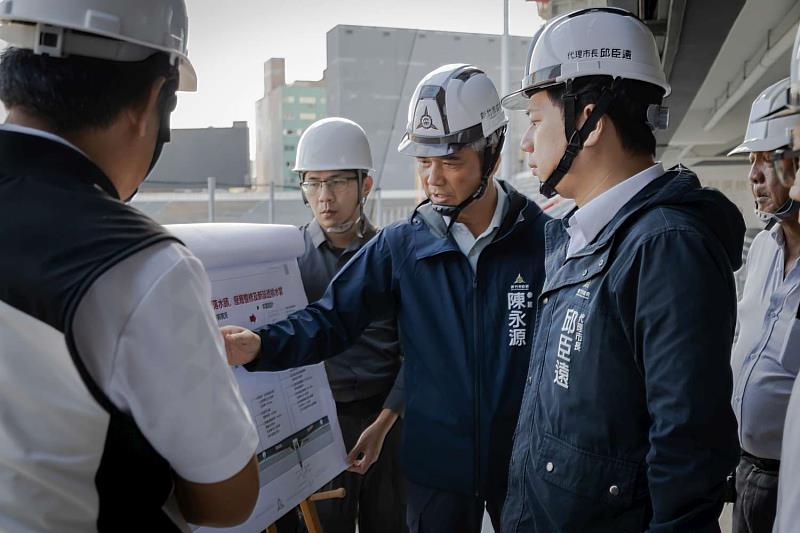 邱臣遠代理市長視察新竹棒球場改善工程