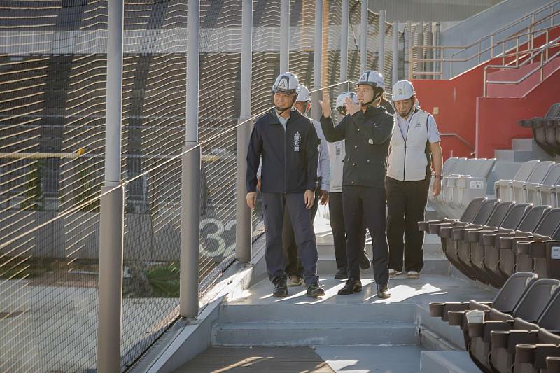 邱臣遠代理市長視察新竹棒球場改善工程