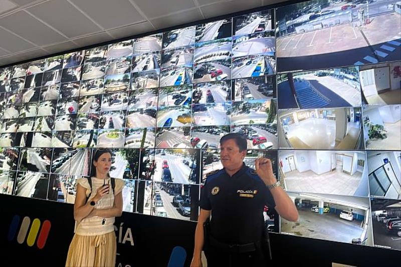 The Yunlin County Government delegation visited the Las Rosas Police Station to study the city's multi-tiered surveillance system and how the city uses AI technology to identify characteristics such as hair color and clothing, effectively tracking criminal activity in compliance with EU regulations.