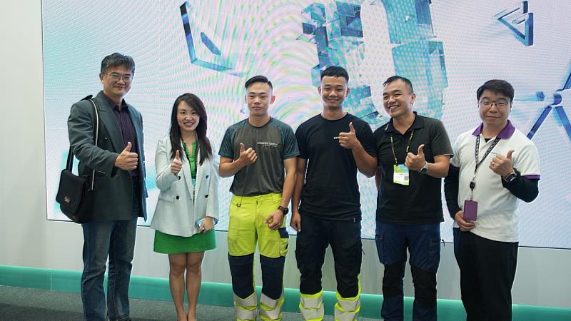 「風起職航:西門子歌美颯風機技師實習分享會」三方合作代表出席,高科大機械系副系主任鄭宗杰(左起)、西門子歌美颯全球離岸風電事業公關代表陳長詠、高科大第2屆實習生許翔名及第1屆實習生蔡名軒、金屬中心海洋職能科技發展組副組長王振昌、西門子歌美颯人資經理李忠武
