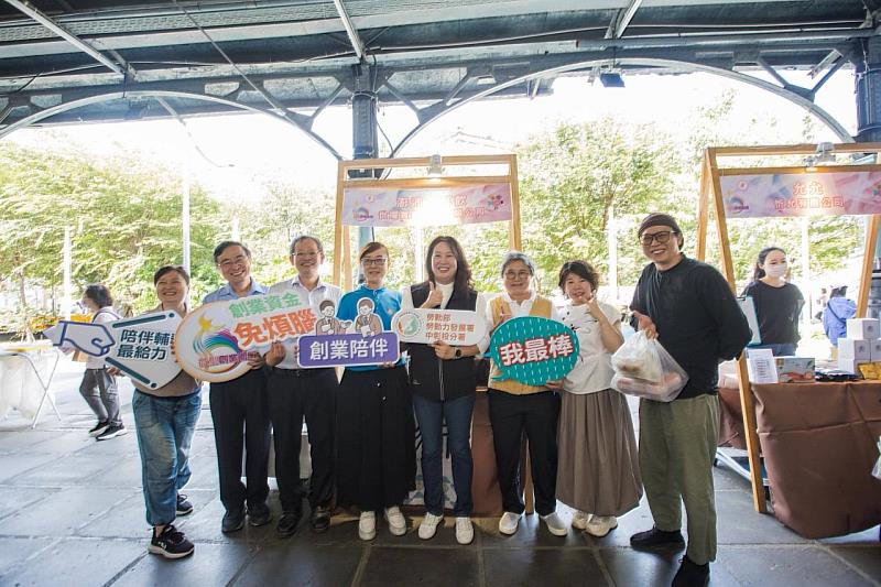 中彰投分署劉秀貞分署長與創業店家大合照（歷史照片）