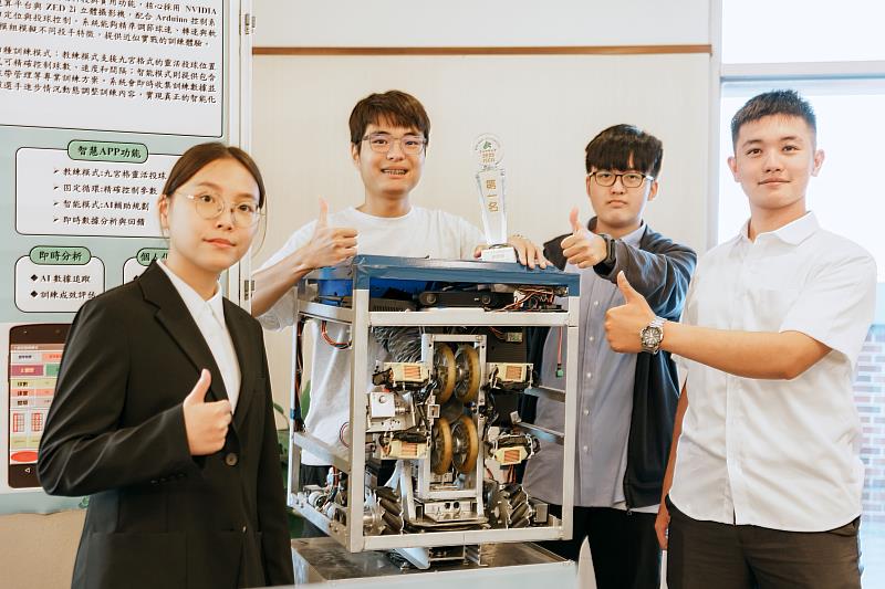 電機系團隊「山山神射手」以作品「智慧型棒球投球機器人」勇奪第1名