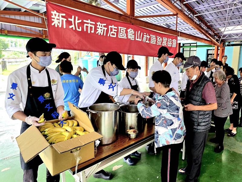 景文科大陪龜山社區長者 青銀共饗溫馨秋日時光