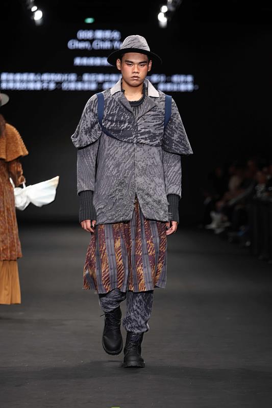 時尚系二年級黄三鴻登上「時裝設計新人獎」伸展台（中華民國紡織業拓展會提供）