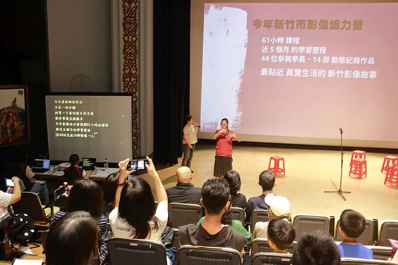 影像培力營成果放映,現場提供手語翻譯與同步聽打服務。(資料照)