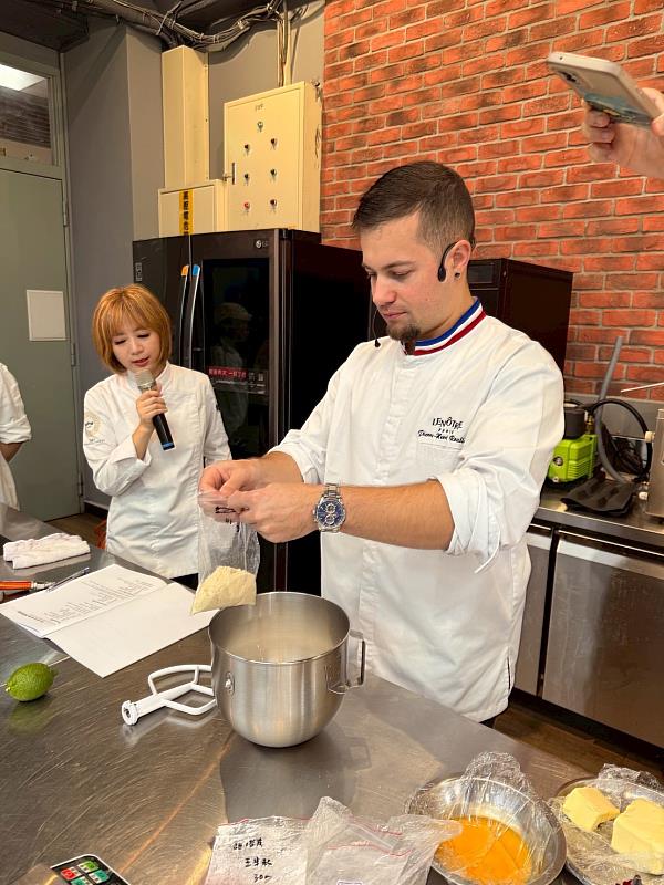 景文科大攜手法國雷諾特廚藝學院 舉辦2025法國甜點MOF大師國際甜點工藝交流講座