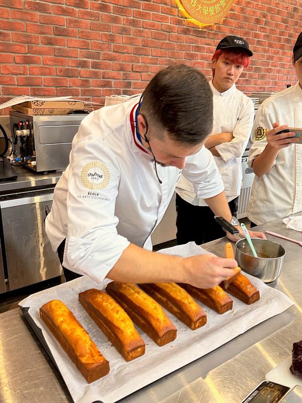 景文科大攜手法國雷諾特廚藝學院 舉辦2025法國甜點MOF大師國際甜點工藝交流講座