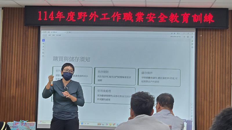 蜂螫後，以腎上腺素筆進行嚴重全身過敏反應的自救操作