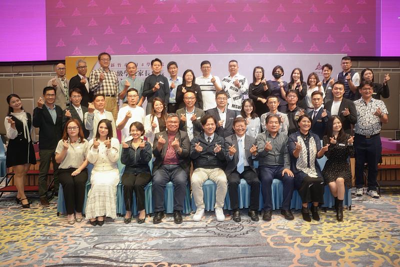 眾人合影留念。