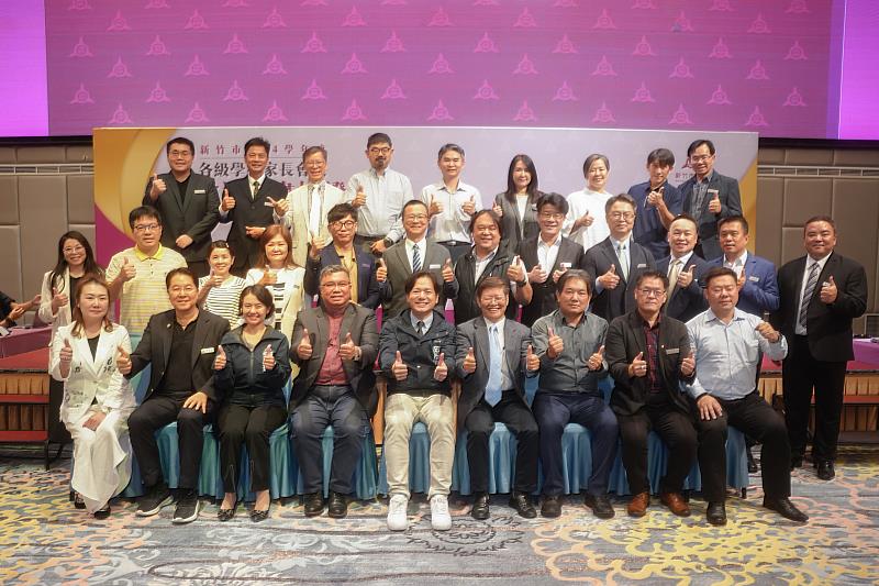 眾人合影留念。