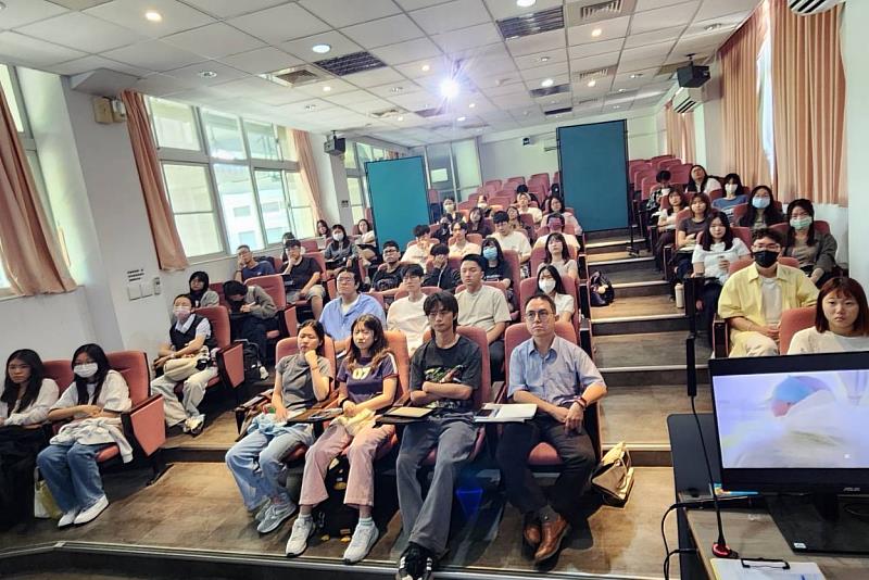 南大同學於講座中關注專案融資與營運模式,積極參與討論交流