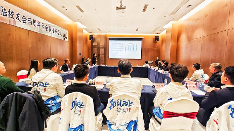 廖慶榮校長向校友們分享元智近年的發展成果