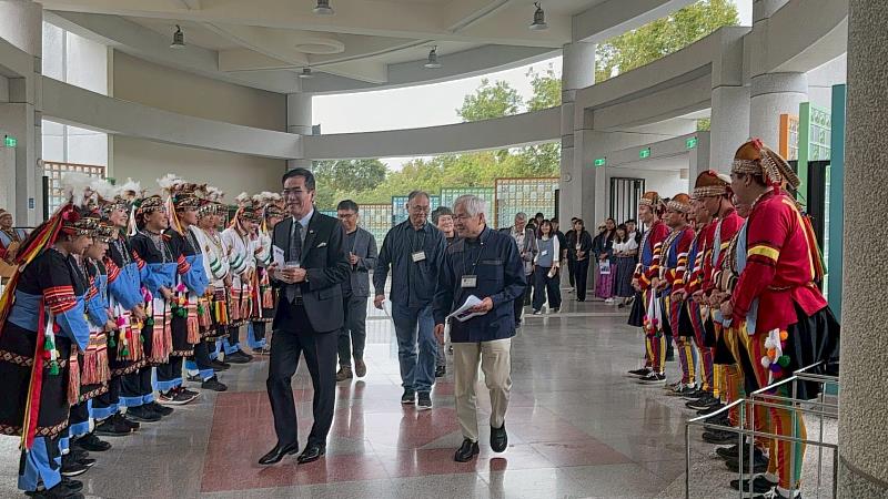 原住民民族學院為外賓舉辦歡迎儀式。