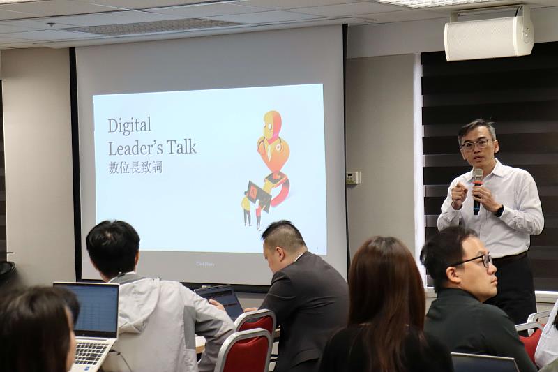 PwC Taiwan數位長張晉瑞表示，PwC不僅提供世界級的GenAI工具，更透過AI助理建立教學來激發人才的潛能，協助同仁將AI塑造成自己的「第二大腦」與「數位夥伴」。