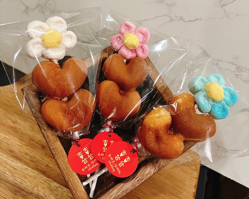 參加「館慶特別定時導覽」並追蹤黃金博物館粉絲頁，就可換慶生雞蛋糕小花束。