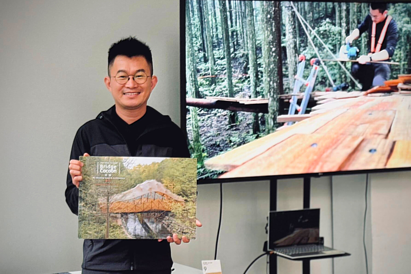 NYCU Prof. NK Kuo presents his award-winning bamboo installation, Bridge Cocoon, at the ADA exhibition in Tokyo. (Photo credit: NK Kuo)