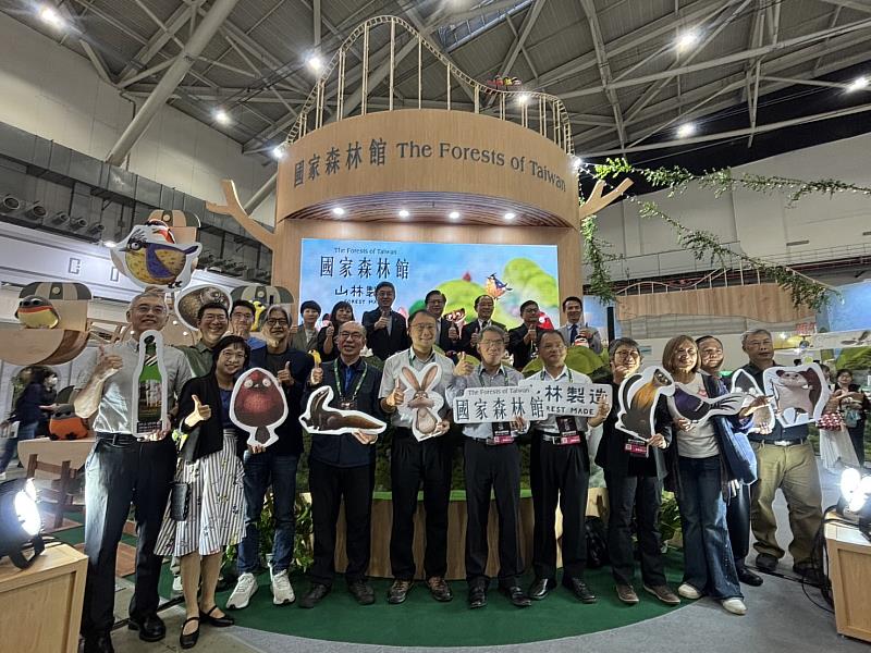 台北國際旅展「國家森林館」開幕記者會盛大舉行,貴賓齊聚一堂,共襄盛舉。