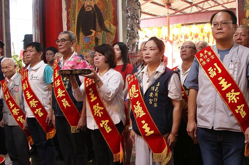 黃敏惠市長獻壽桃祈求國泰民安