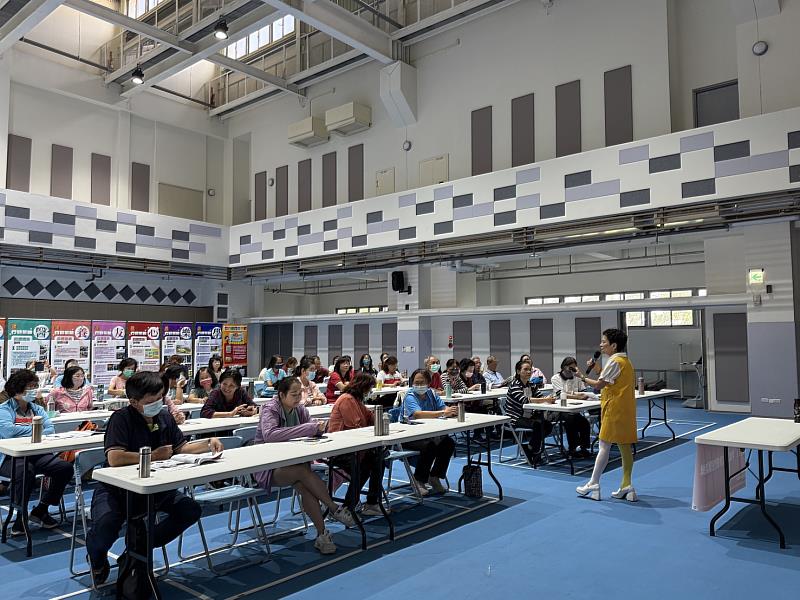 「從陪伴中看見靈性－志工的內在力量與他人照顧」課程，認真上課的志工夥伴